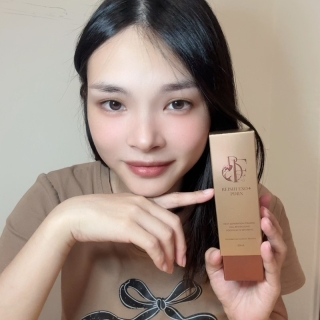 閨泌 靈芝漢芳雙重賦活精華液給我的感受就是,不只是一般單純補水的精華液